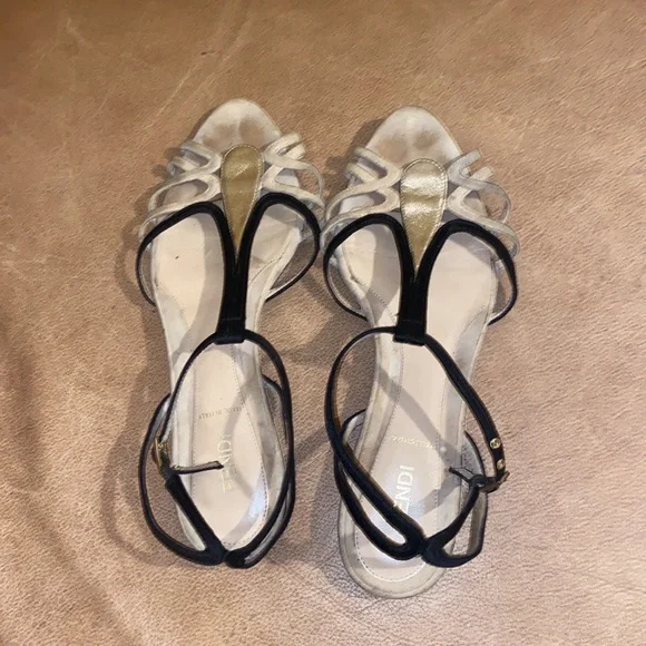 Fendi Flats - Picture 3 of 5